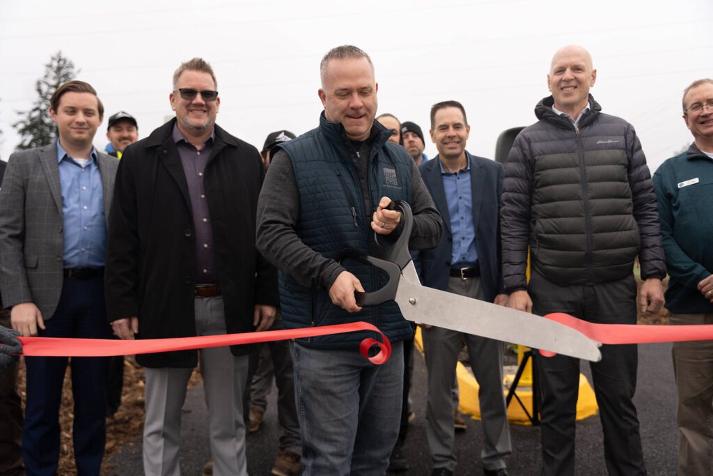 Lake Stevens Mayor Brett Gailey cuts the ribbon to open Phase 0 of the Bayview Trail in Lake Stevens. Jan. 6, 2025 (Will Geschke / The Herald)
