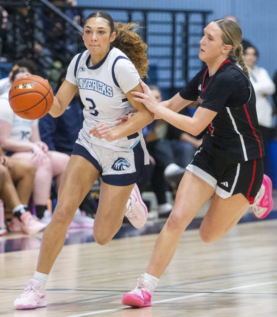 Meadowdale’s Kaiya Dotter takes the ball down the court during the game against Archbishop Murphy on Friday, Jan. 3, 2025 in Lynnwood, Washington. (Olivia Vanni / The Herald)
