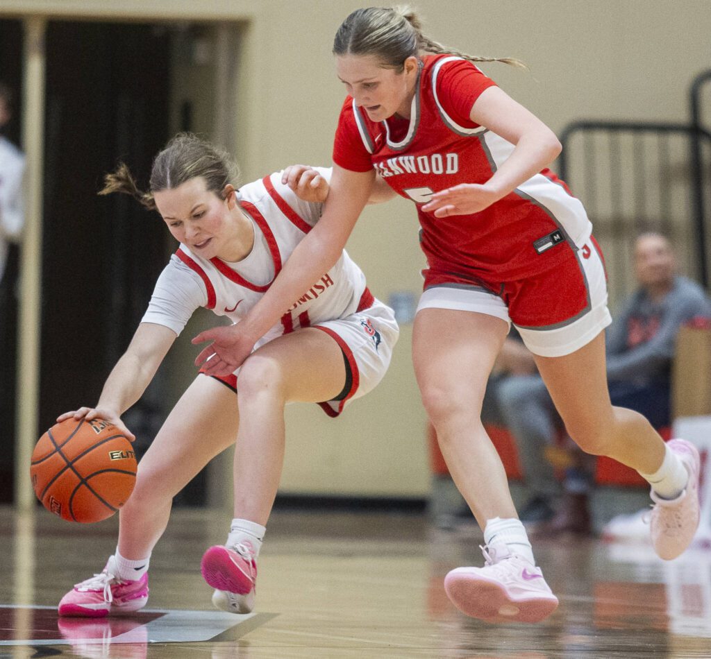 Snohomish’s Lizzie Allyn steals the ball from Stanwood’s Ava DePew during the game on Thursday, Jan. 9, 2025 in Snohomish, Washington. (Olivia Vanni / The Herald)
