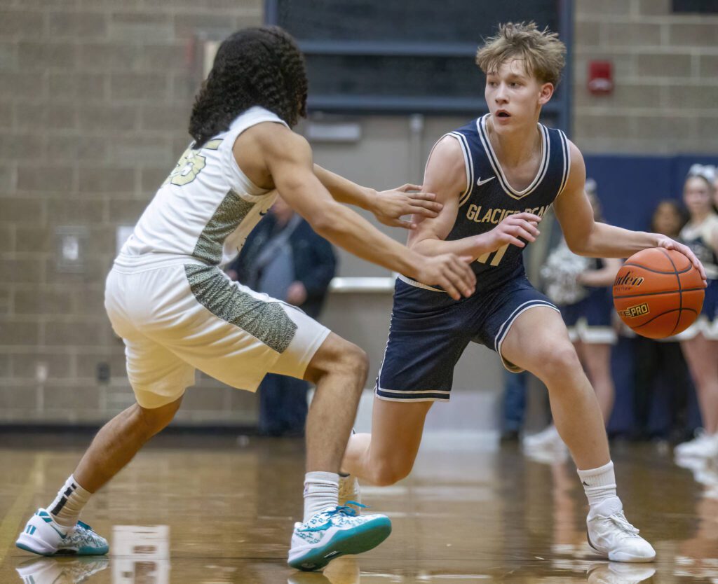 Glacier Peak’s Reed Nagel tries to maneuver around Arlington’s Mac Crews during the game on Friday, Jan. 17, 2025 in Arlington, Washington. (Olivia Vanni / The Herald)

