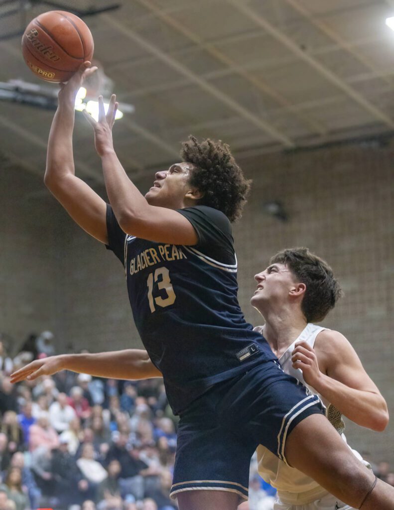 Glacier Peak’s Jayce Nelson makes a layup during the game against Arlington on Friday, Jan. 17, 2025 in Arlington, Washington. (Olivia Vanni / The Herald)
