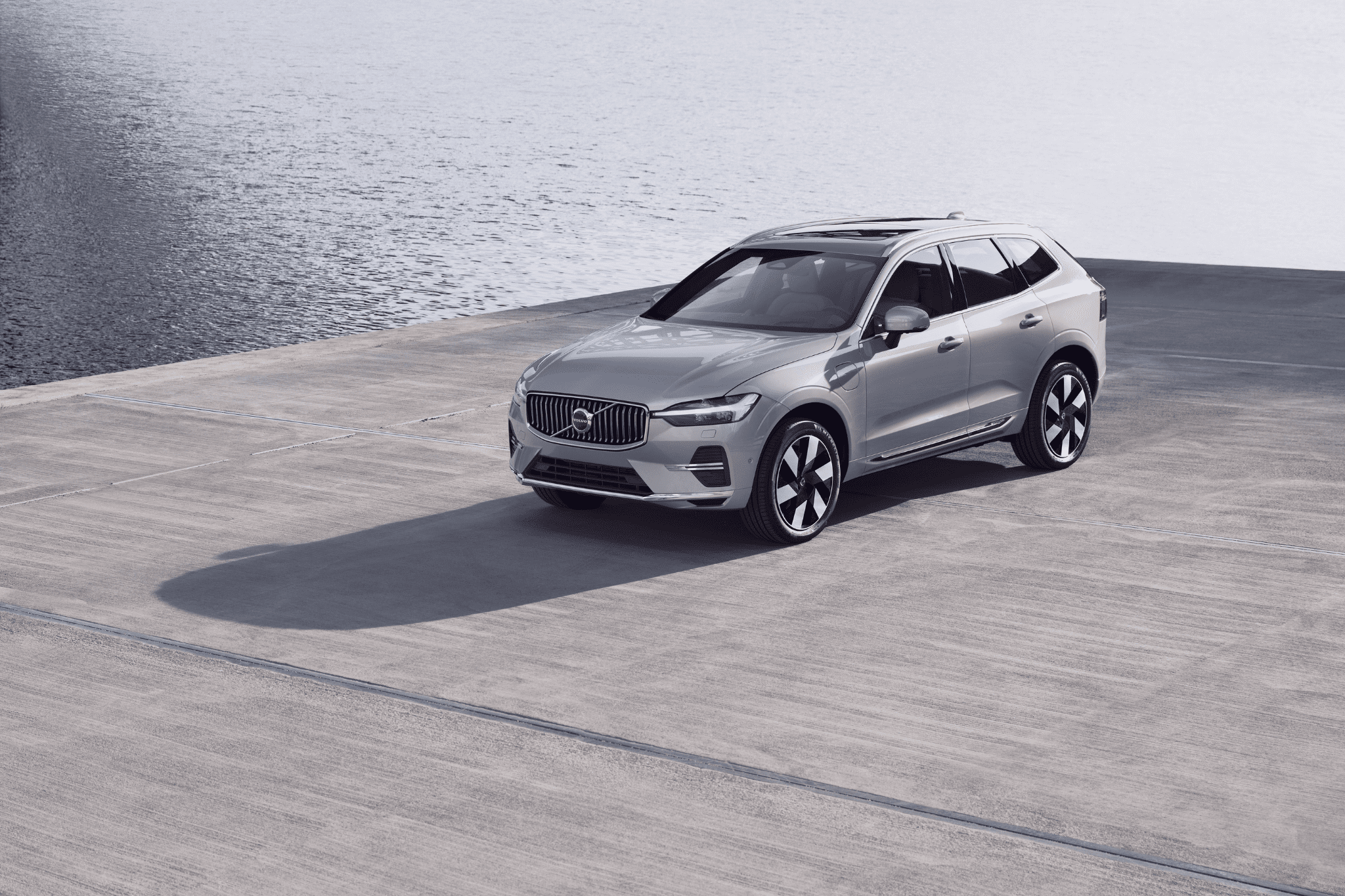 2025 Volvo XC60 T8 plug-in hybrid luxury compact SUV. (Provided by Volvo)