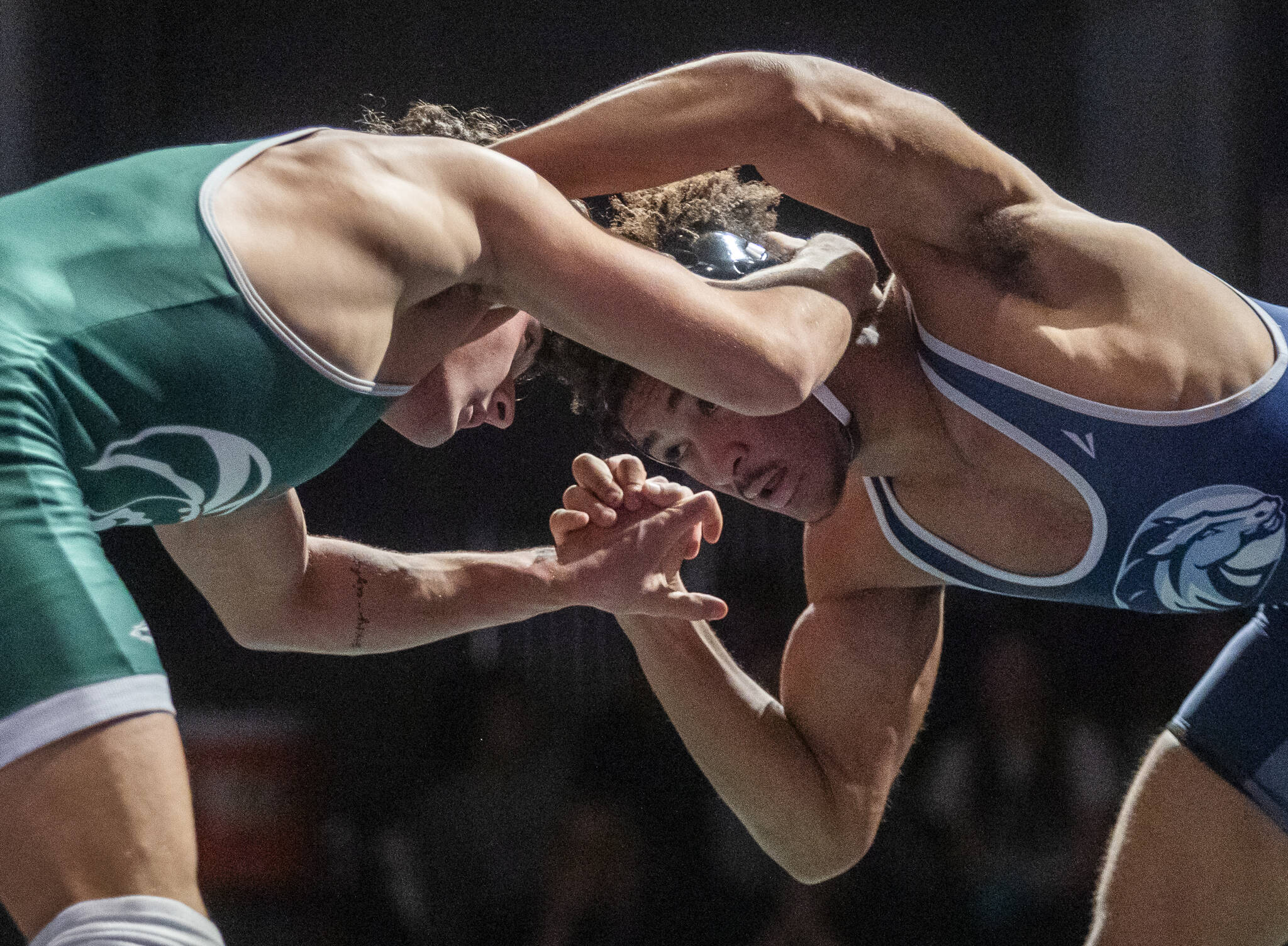 Edmonds-Woodway’s Ever Yamada and Meadowdale’s Jamier Perry fight for hand positions during the 175-pound match on Thursday, Jan. 16, 2025 in Edmonds, Washington. (Olivia Vanni / The Herald)