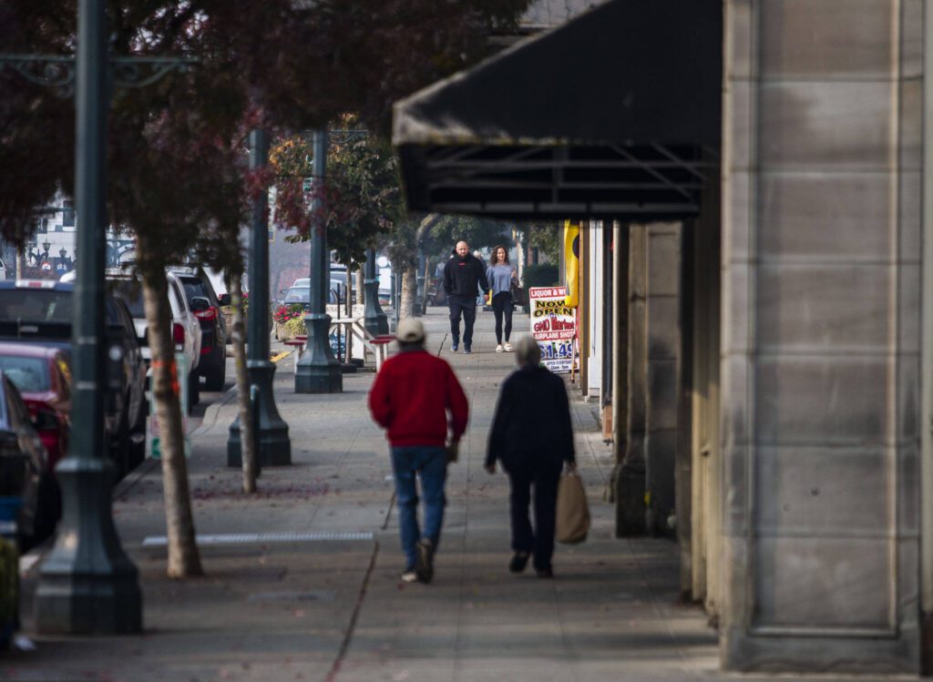 Two couples walk along Hewitt Avenue around lunchtime on Wednesday, Oct. 19, 2022 in Everett, Washington. (Olivia Vanni / The Herald)
