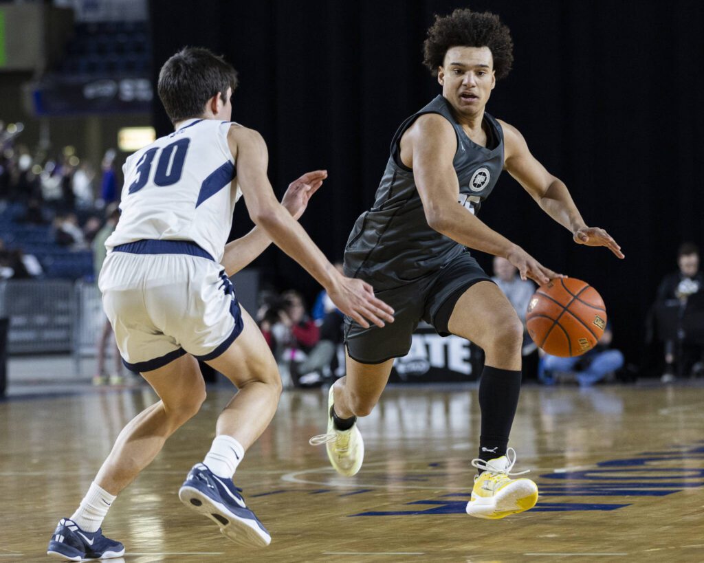 Glacier Peak’s Jayce Nelson takes the ball down the court during the 4A boys semifinal game against Gonzaga Prep on Friday, March 7, 2025 in Tacoma, Washington. (Olivia Vanni / The Herald)
