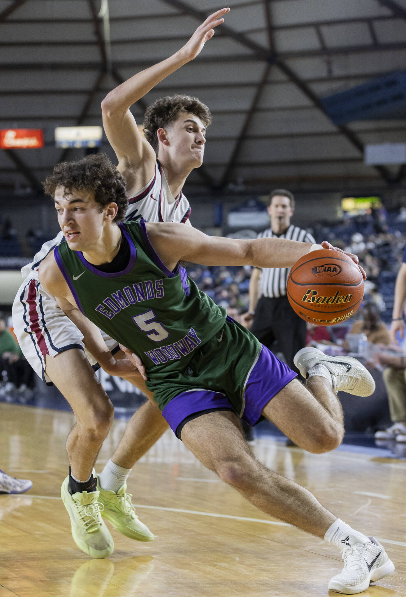 Edmonds-Woodway’s Cam Hiatt drives to the hoop during the 3A boys semifinal game against Mt. Spokane on Friday, March 7, 2025 in Tacoma, Washington. (Olivia Vanni / The Herald)