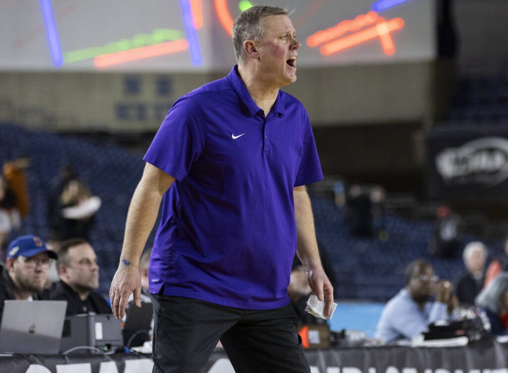 Edmonds-Woodway head coach Tyler Geving yells out a play to his players during the 3A boys championship game against Rainier Beach on Saturday, March 8, 2025 in Tacoma, Washington. (Olivia Vanni / The Herald)
