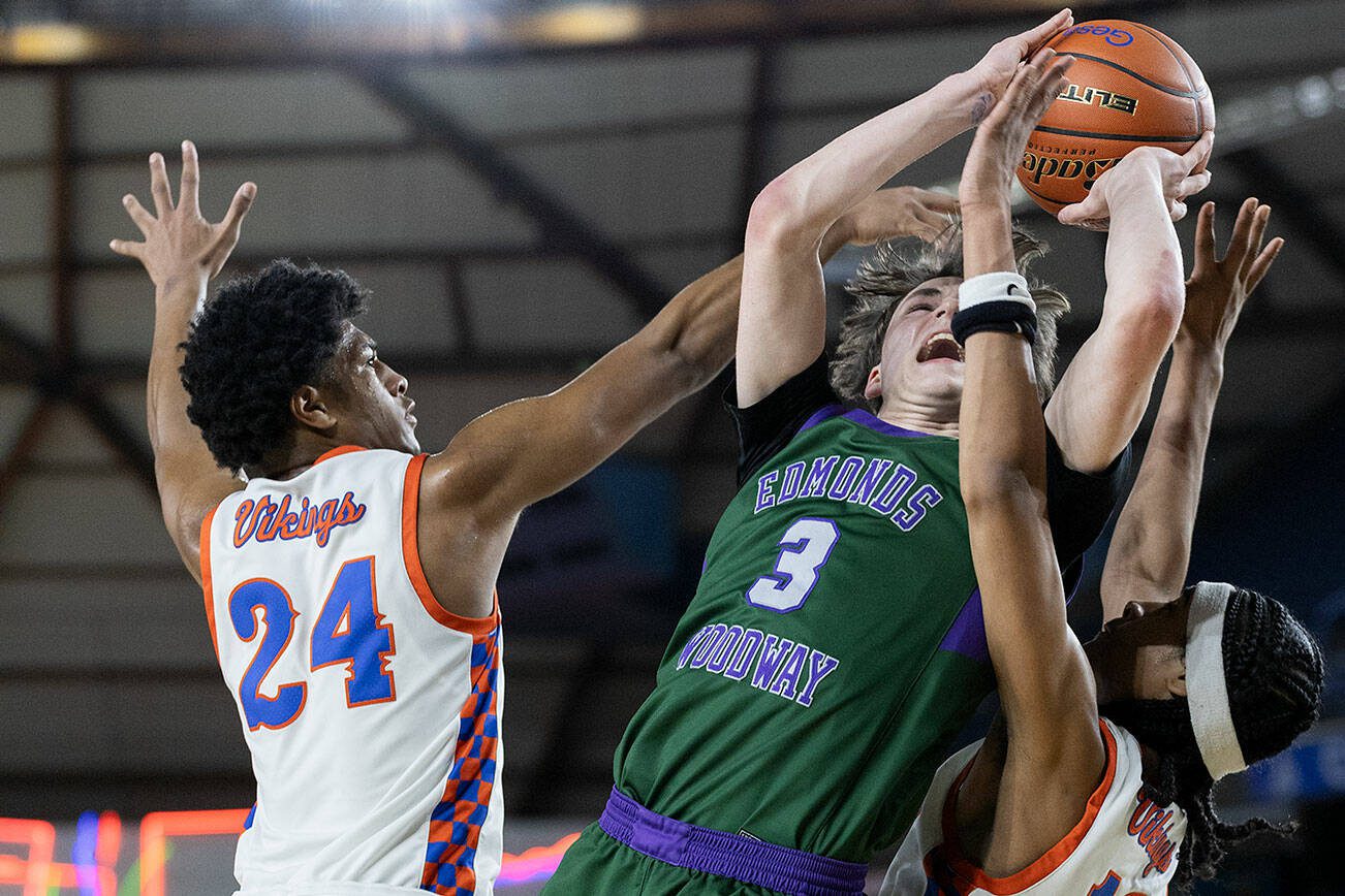 Edmonds-Woodway’s Grant Williams yells as he leaps in the air to try and make a shot during the 3A boys championship game against Rainier Beach on Saturday, March 8, 2025 in Tacoma, Washington. (Olivia Vanni / The Herald)