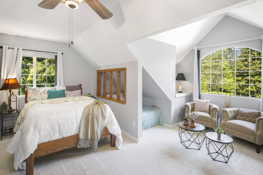 The Cedar family room at The Grayson in Monroe. (Photo courtesy of HD Estates and Grayson Bed and Breakfast)
