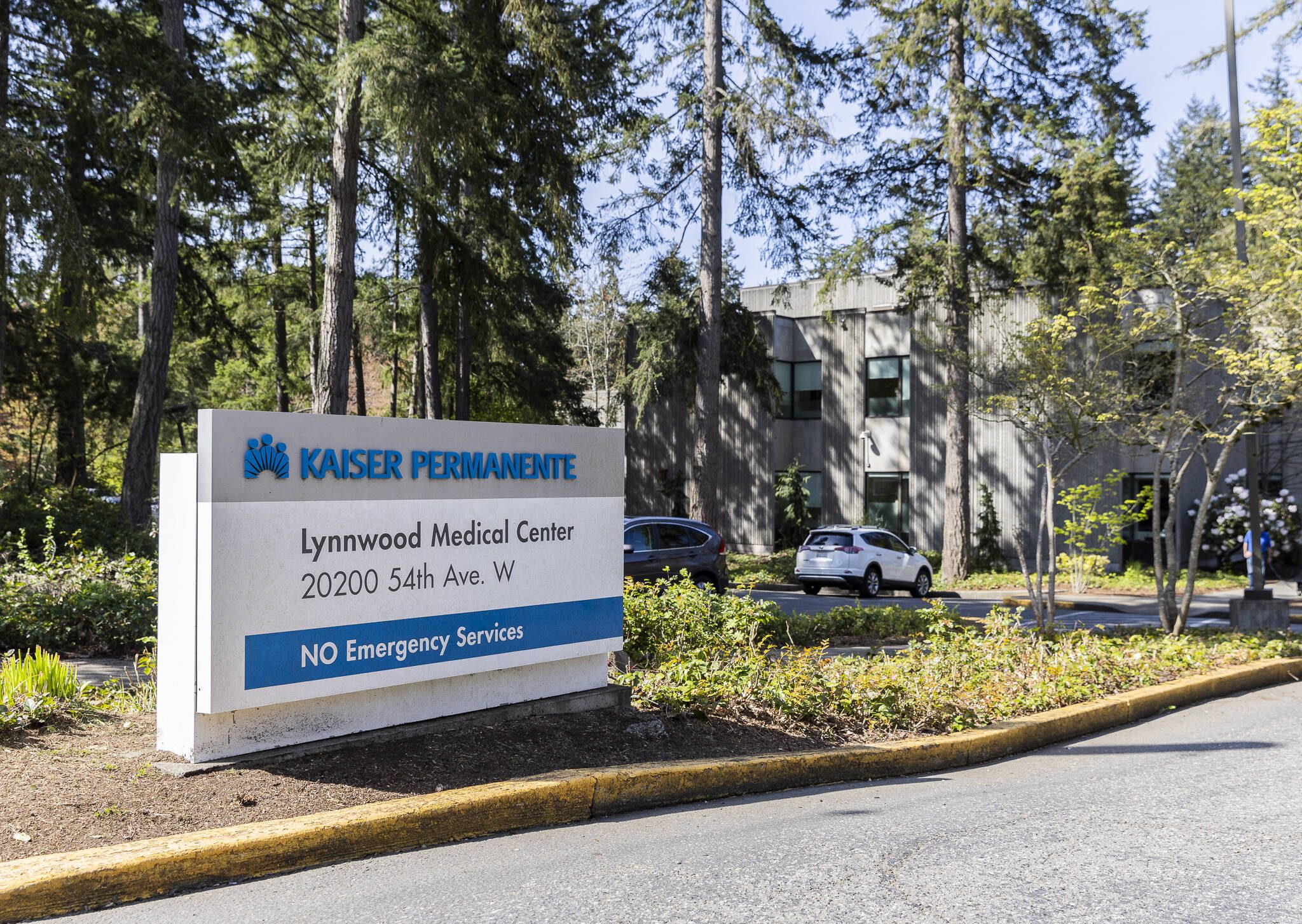 The Kaiser Permanente Lynnwood Medical Center building on Friday, April 25, 2025 in Lynnwood, Washington. (Olivia Vanni / The Herald)