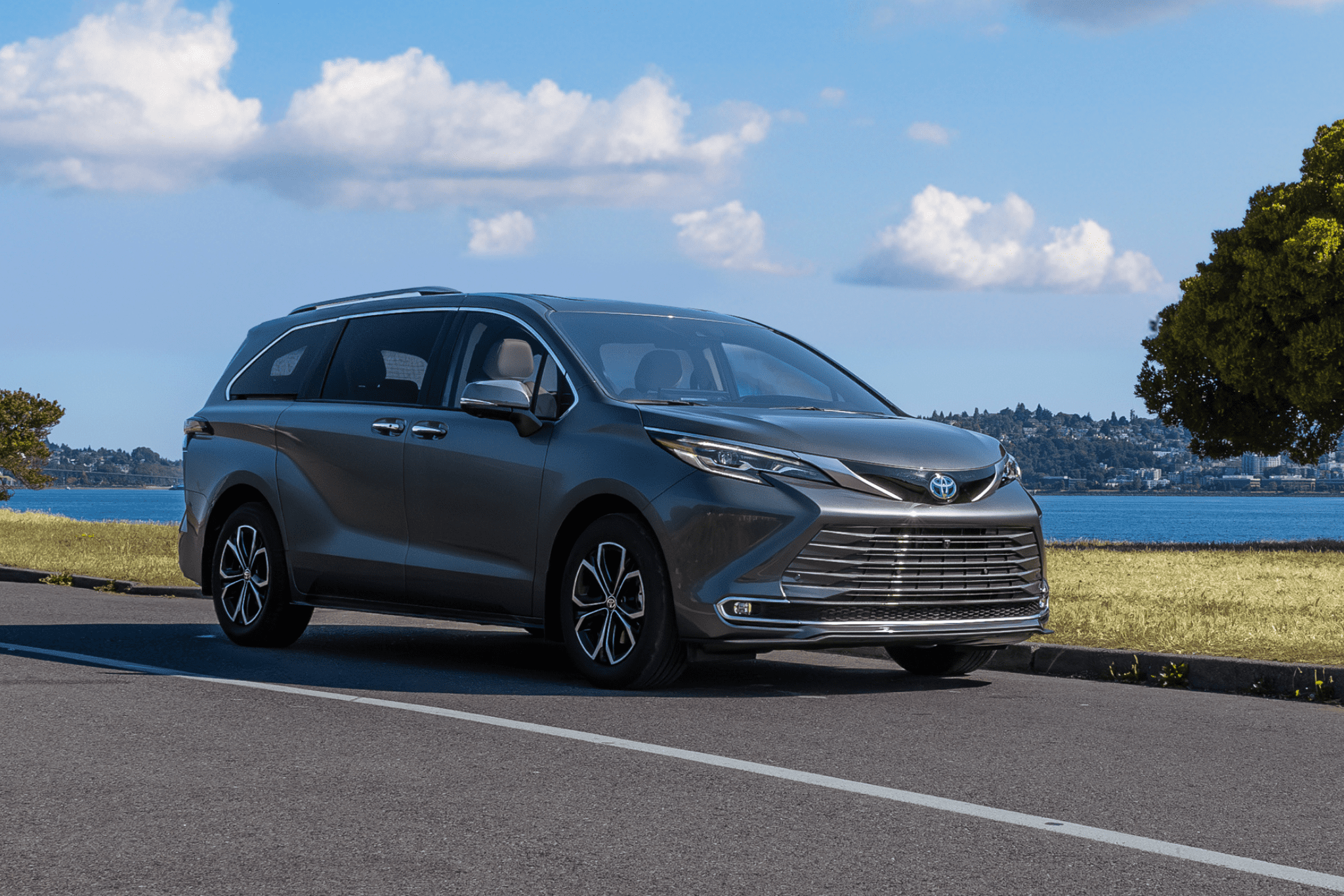 The 2025 Toyota Sienna minivan in the top-level Platinum grade (Provided by Toyota).