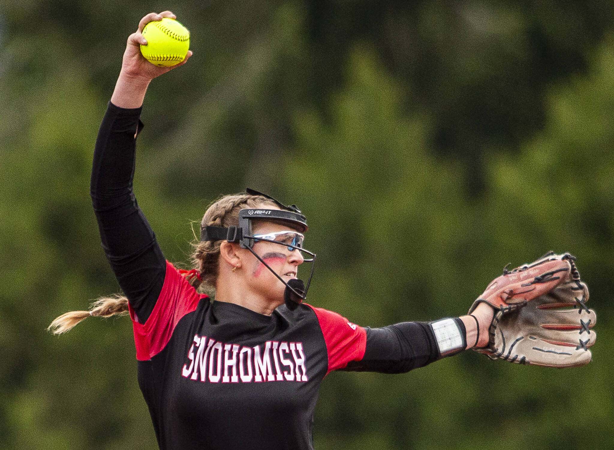Snohomish’s Abby Edwards pitches during the 3A state softball championship game against Auburn Riverside on Saturday, May 25, 2024 in Lacey, Washington. (Olivia Vanni / The Herald)