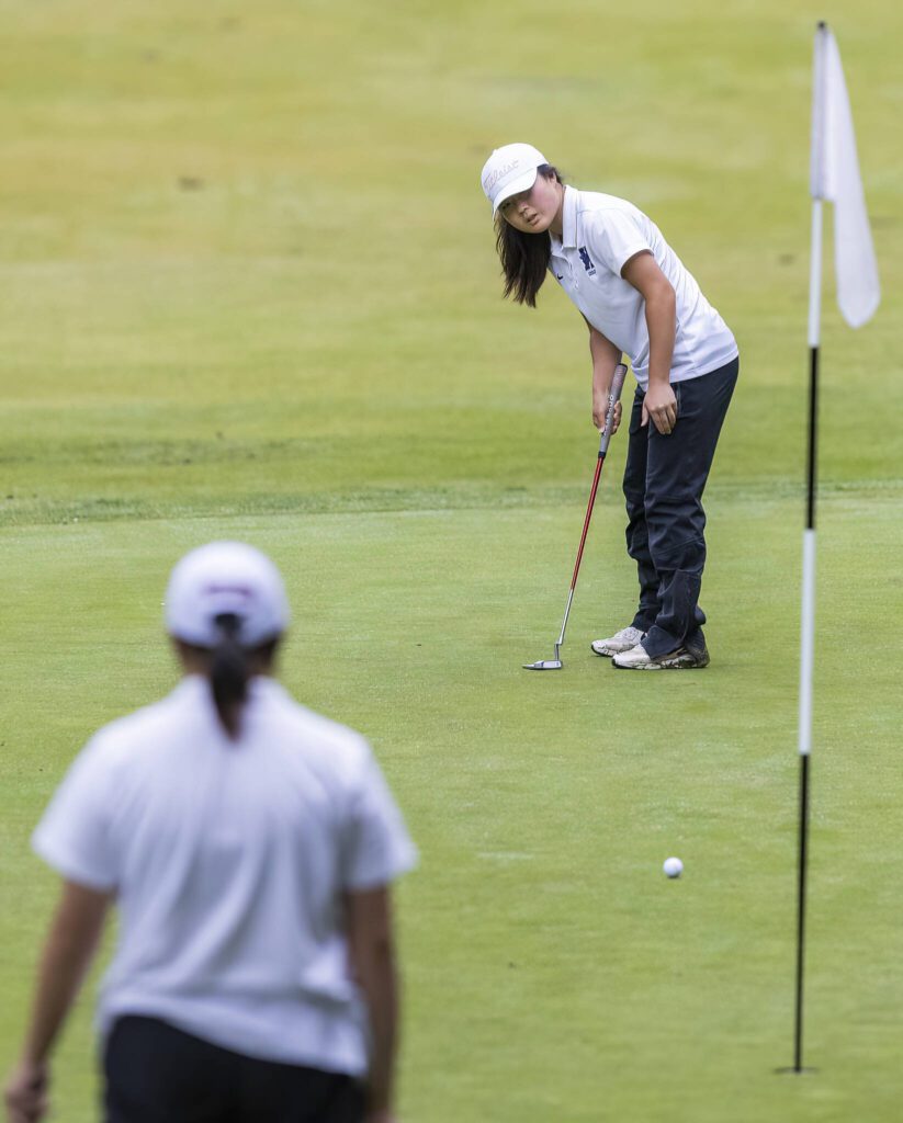 Kamiak’s Allie Suh putts during the 4A District 1 Golf Tournament at Snohomish Golf Course on Wednesday, May 14, 2025 in Snohomish, Washington. (Olivia Vanni / The Herald)
