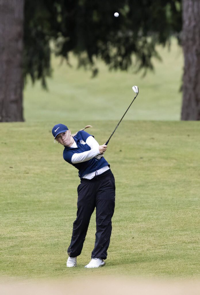 Glacier Peak’s Jada May chips onto the green during the 4A District 1 Golf Tournament at Snohomish Golf Course on Wednesday, May 14, 2025 in Snohomish, Washington. (Olivia Vanni / The Herald)
