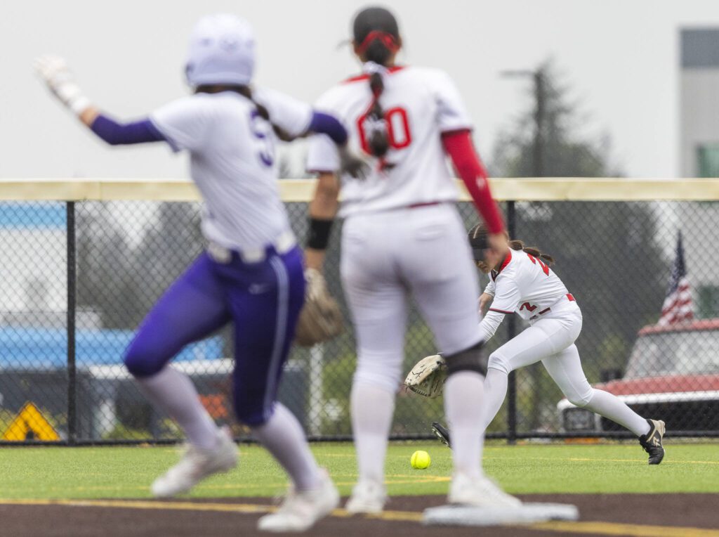 Snohomish’s Hannah Siegler runs after a ball hit to the outfield as Edmonds-Woodway’s Ellie Alderson takes off to third base an during the 3A District 1 consolation game on Thursday, May 15, 2025 in Snohomish, Washington. (Olivia Vanni / The Herald)
