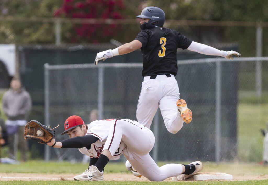 Snohomish’s Luke Davis stretches out to catch a throw to first base during the opening round 3A state game against Bellevue on Tuesday, May 20, 2025 in Snohomish, Washington. (Olivia Vanni / The Herald)
