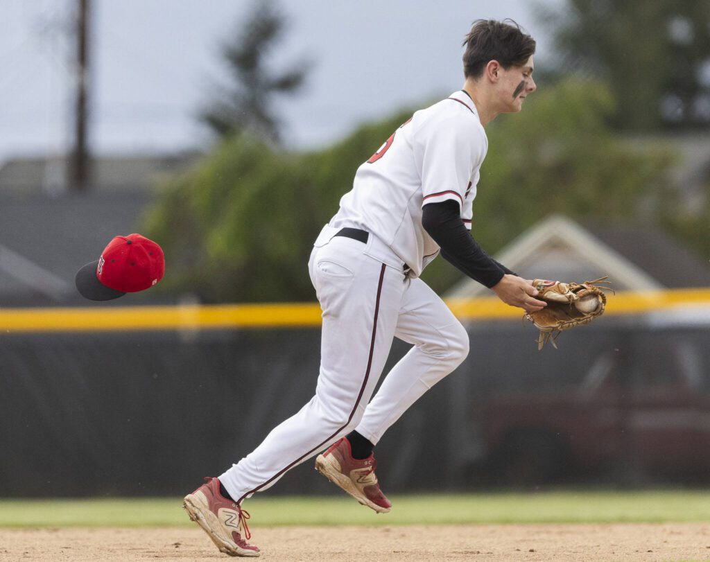 Snohomish’s Reve LeRoux loses his hat as he makes a catch during the opening round 3A state game against Bellevue on Tuesday, May 20, 2025 in Snohomish, Washington. (Olivia Vanni / The Herald)
