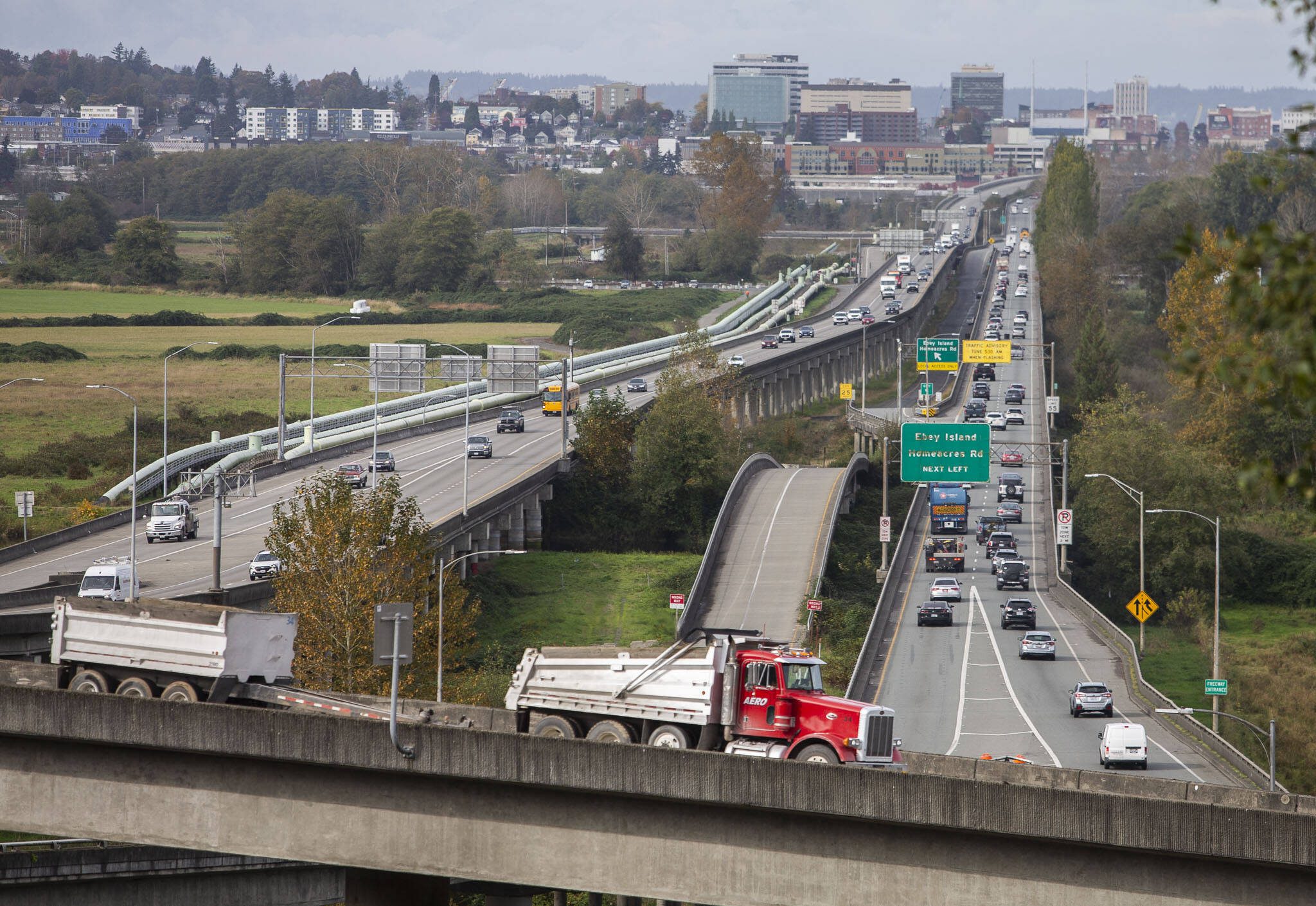 Traffic moves across the US 2 trestle between Everett and Lake Stevens on Wednesday, Oct. 9, 2024. (Olivia Vanni / The Herald)