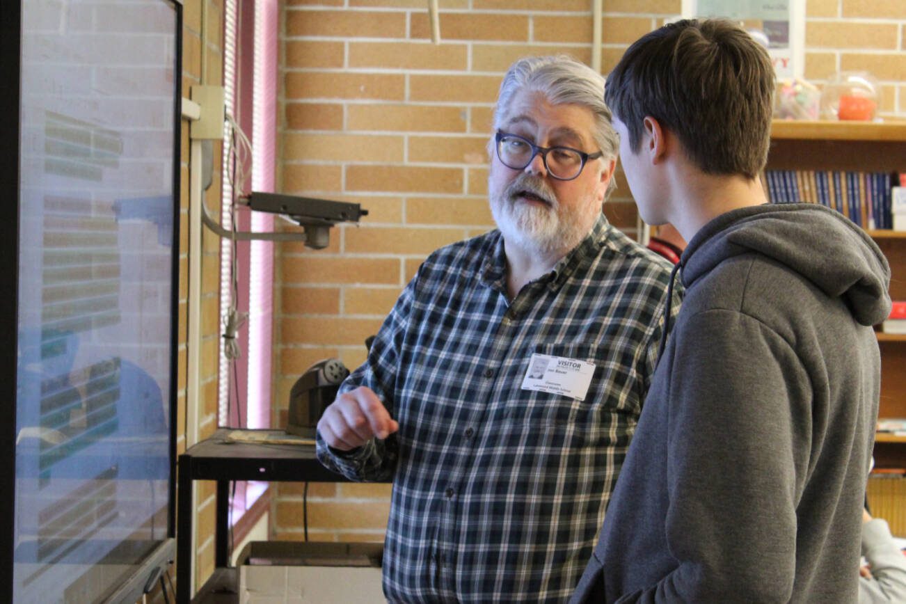 A Lakewood Middle School eighth-grader (right) consults with Herald Opinion Editor Jon Bauer about the opinion essay he was writing for a class assignment. (Kristina Courtnage Bowman / Lakewood School District)