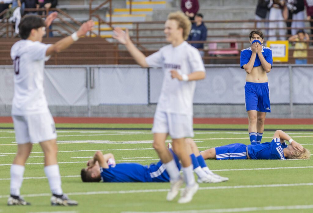 Shorewood react to losing to Mercer Island in the 3A state championship game on Saturday, May 31, 2025 in Puyallup, Washington. (Olivia Vanni / The Herald)
