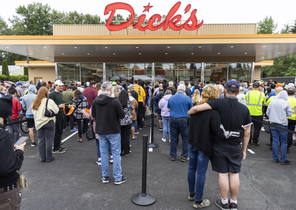 Hundreds wait in line to order after the grand opening of Dick’s Drive-In’s new location in Everett on Thursday, June 12, 2025 in Everett, Washington. (Olivia Vanni / The Herald)
