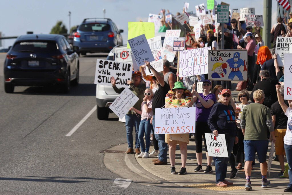 A few thousand people lined Broadway for a “No Kings Day” rally on Saturday, June 14, 2025, in Everett, Washington. (Mike Henneke / The Herald)
