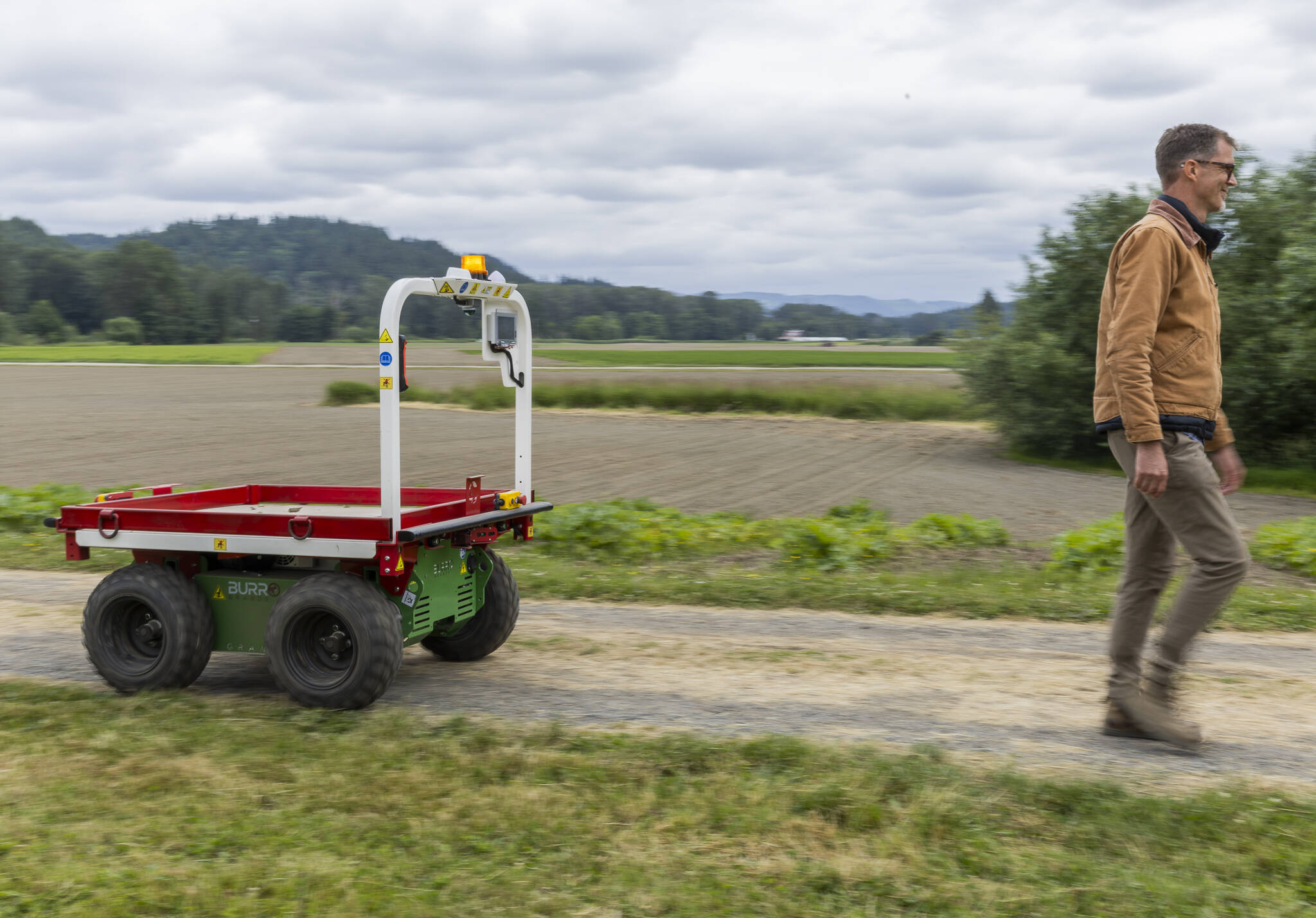 Steve Mantle, founder for innov8.ag, showcases the Burro’s following ability on Friday, June 13, 2025 in Snohomish, Washington. (Olivia Vanni / The Herald)