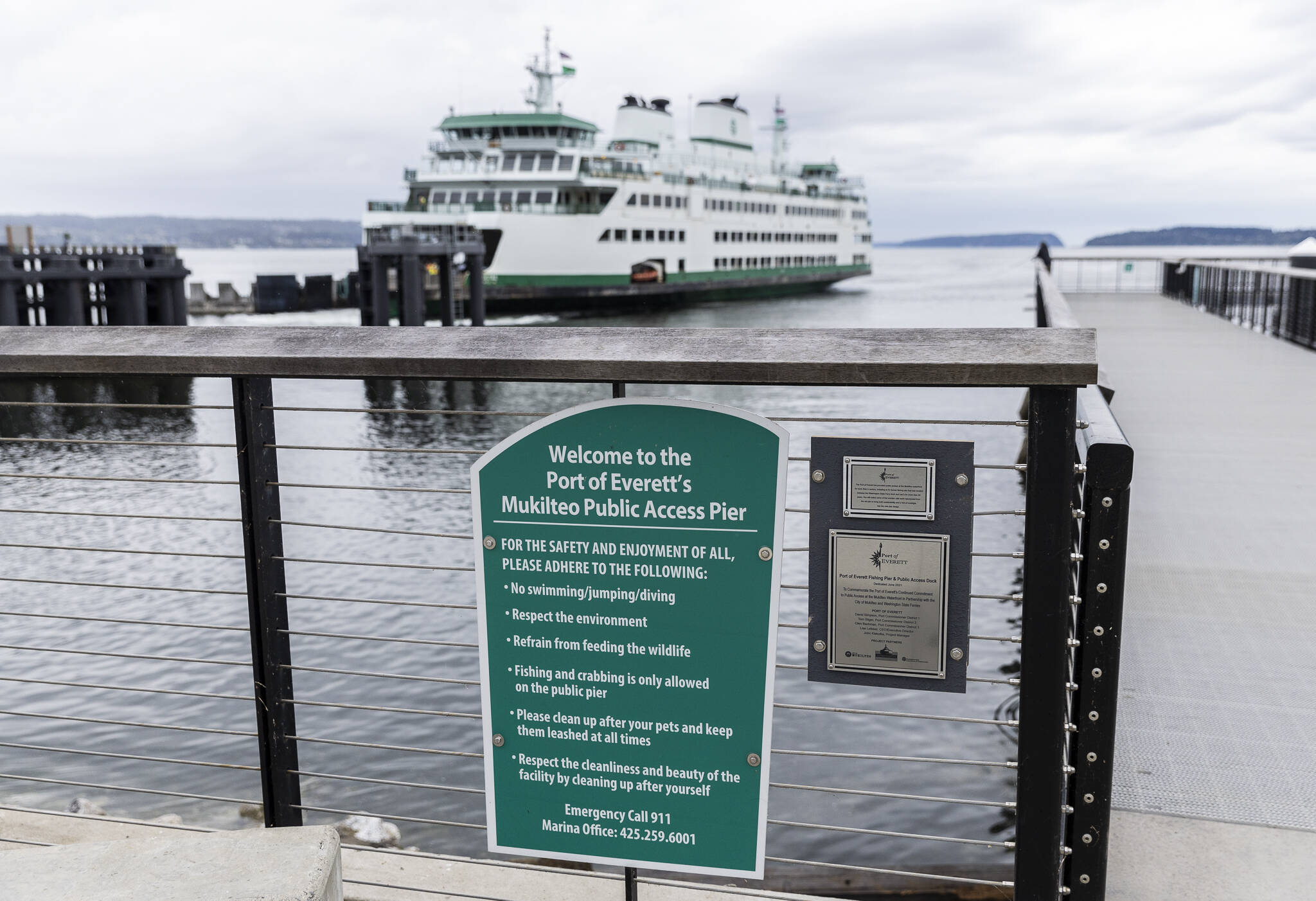 Olivia Vanni / The Herald
A sign alerting people to “no swimming/jumping/diving” hangs off to the left of the pier on Thursday in Mukilteo.