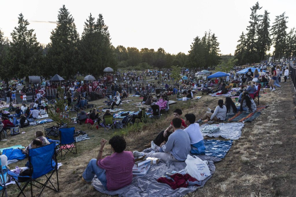 Thousands sits at Lake Ballinger Park before the start of fireworks on Thursday, July 3, 2025 in Mountlake Terrace, Washington. (Olivia Vanni / The Herald)
