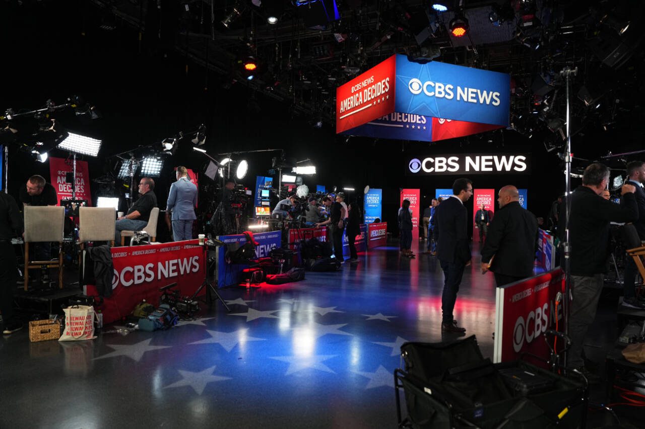 The Vice Presidential debate between Sen. J.D. Vance and Gov. Tim Walz at CBS Broadcast Center in New York, Oct. 1, 2024. CBS and its parent company, Paramount, agreed to pay a $16 million settlement to President Trump to resolve a left-field lawsuit brought by the president against the news program “60 Minutes.”(Hiroko Masuike / The New York Times)