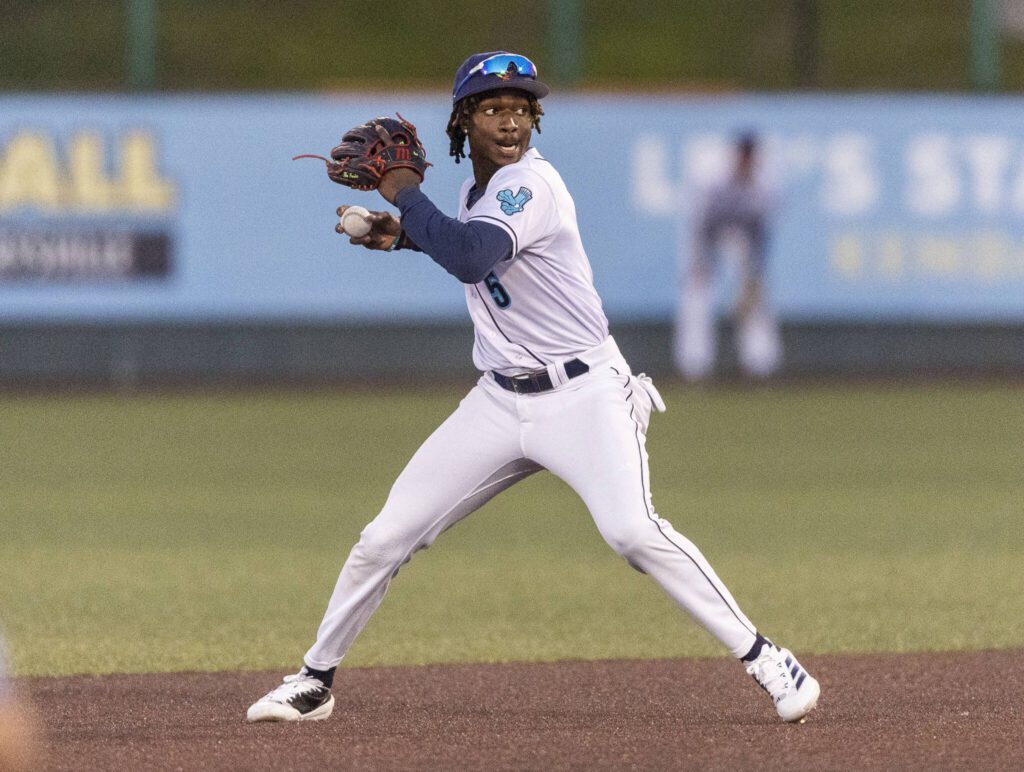Everett AquaSox infielder Felnin Celesten fields the ball during the game against the Spokane Indians on Tuesday, Aug. 19, 2025 in Everett, Washington. (Olivia Vanni / The Herald)
