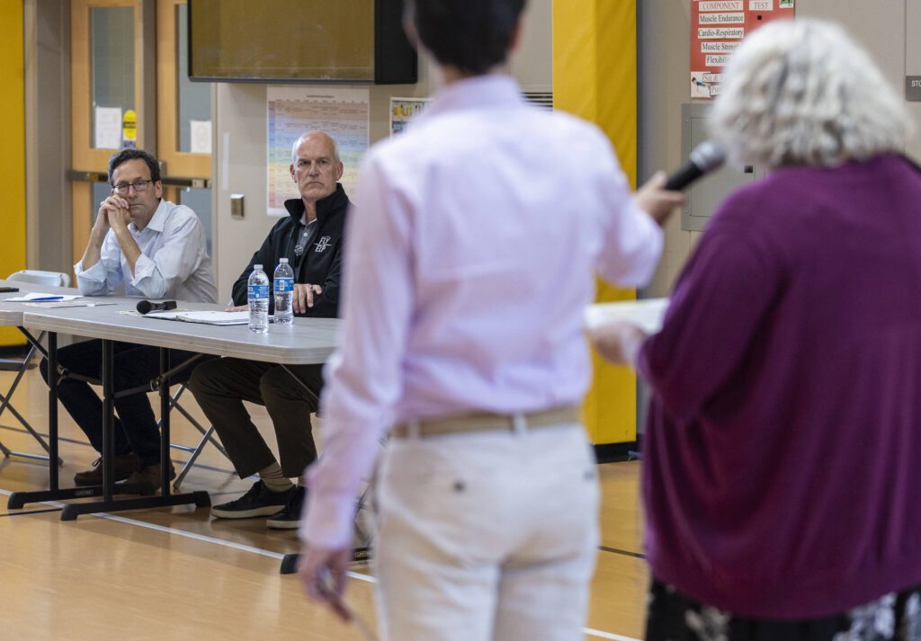 Community leaders address Gov. Bob Ferguson and Rep. Rick Larsen talk during a listening session at Lynnwood Elementary School on Thursday, Aug. 21, 2025 in Lynnwood, Washington. (Olivia Vanni / The Herald)
