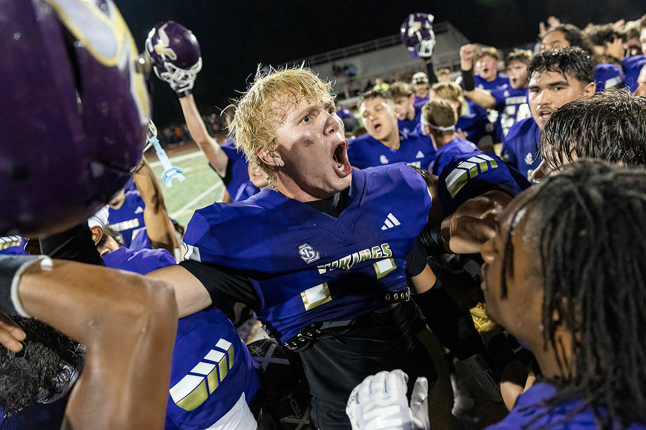 Lake Stevens’ Dylan Phinney yells with hist teammates after beating Sumner on Friday, Sept. 5, 2025 in Lake Stevens, Washington. (Olivia Vanni / The Herald)