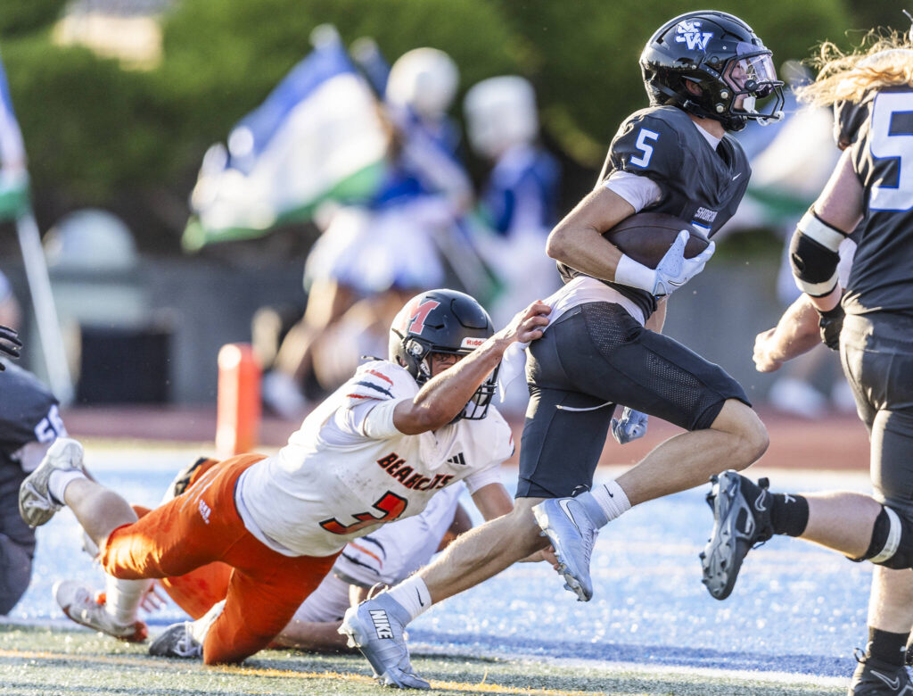 Shorewood’s Finn Bachler runs the ball into the end zone for a touchdown during the game against Monroe on Friday, Sept. 19, 2025 in Shoreline, Washington. (Olivia Vanni / The Herald)
