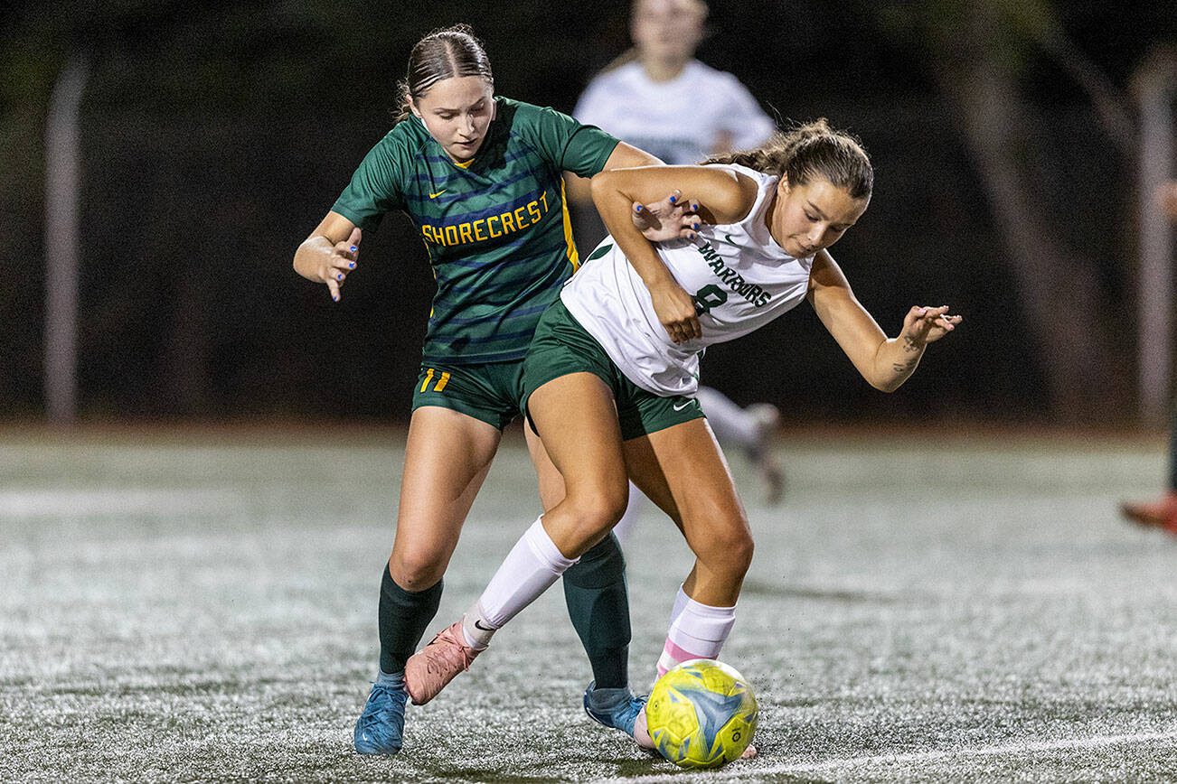 Shorecrest’s Emma Lund and Edmonds-Woodway’s Jane Hanson fight for possession during the game on Sept. 23, 2025 in Shoreline, Washington. (Olivia Vanni / The Herald)