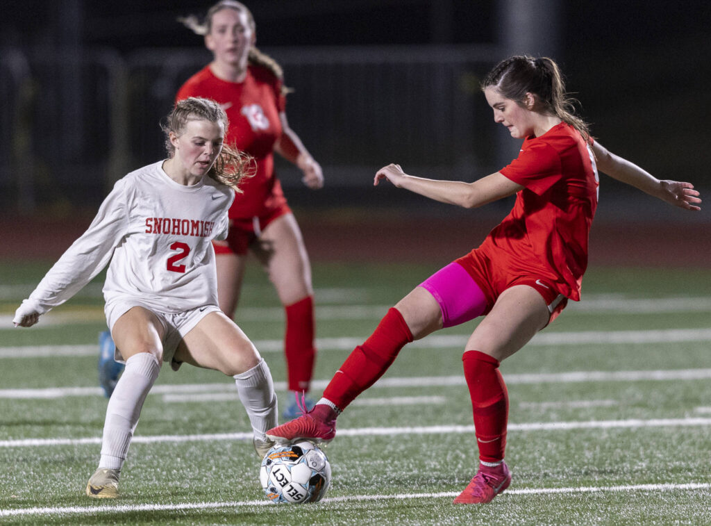 Snohomish&rsquo;s Halle Long and Stanwood&rsquo;s Kendall Rhodes attempt to secure the ball on Sept. 25, 2025 in Stanwood, Washington. (Olivia Vanni / The Herald)
