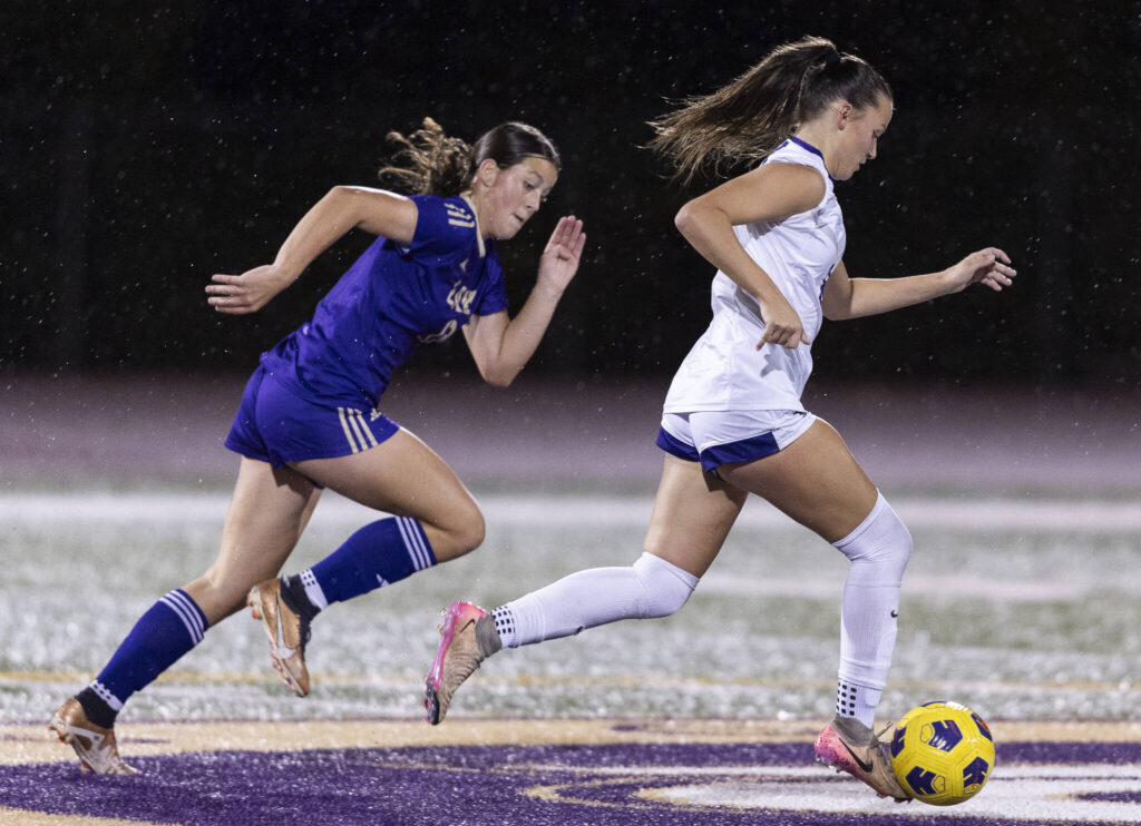 Kamiak’s Mia Velkova takes the ball down the field during the game against Lake Stevens on Sept. 30, 2025 in Lake Stevens, Washington. (Olivia Vanni / The Herald)

