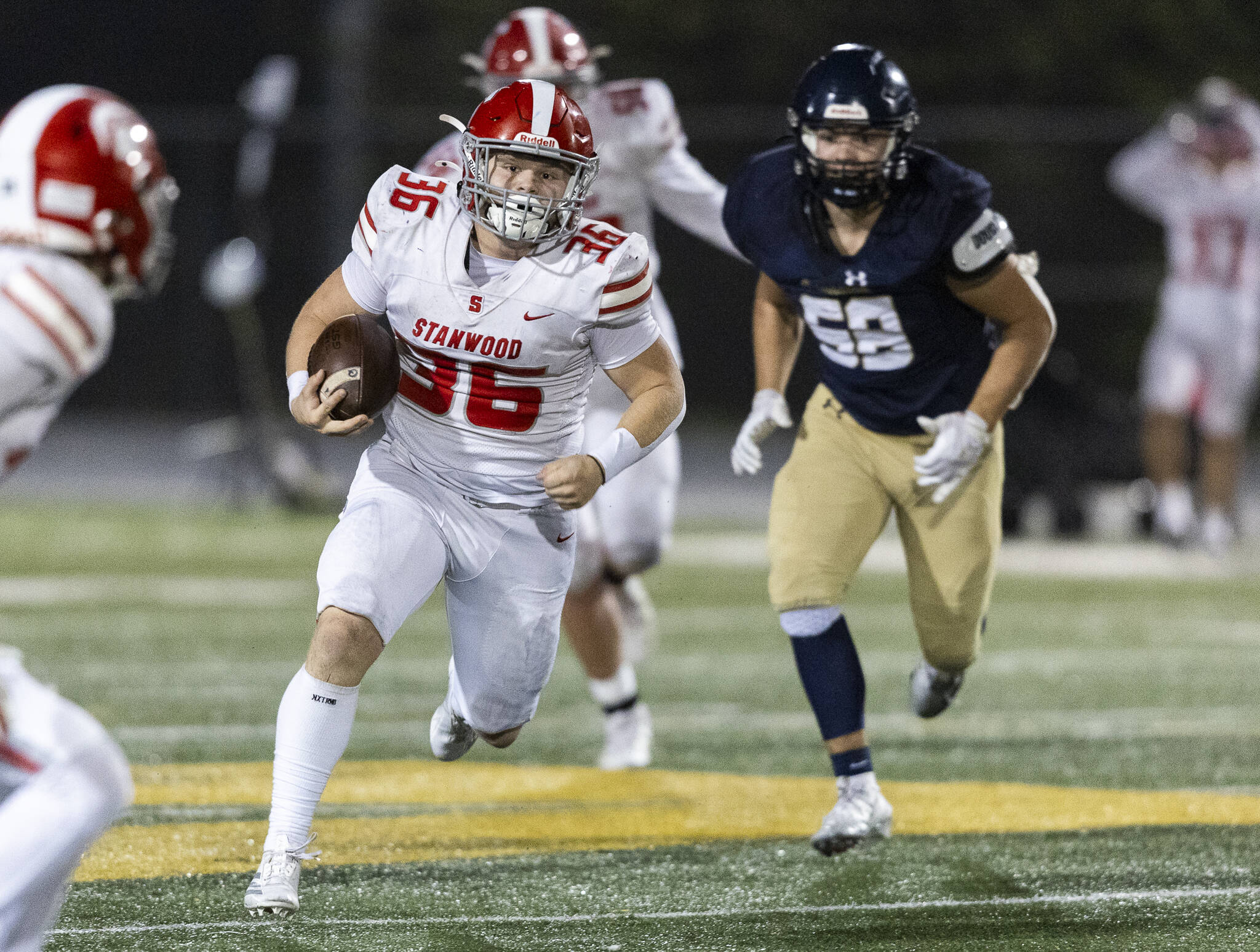 Stanwood’s Eben Bland Jr runs the ball down the field for a touchdown during the game against Arlington on Oct. 10, 2025 in Arlington, Washington. (Olivia Vanni / The Herald)
