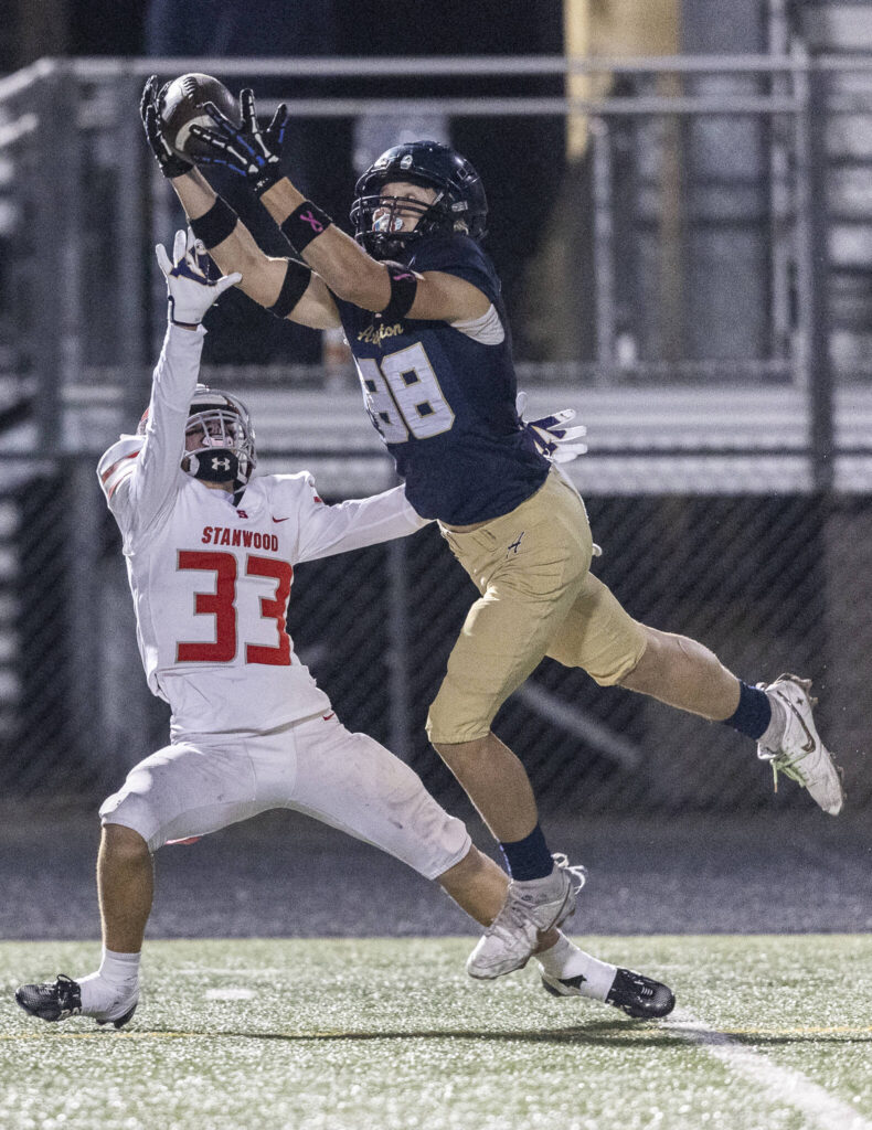 Arlington’s Shane Wohlleben makes a catch against Stanwood’s Parker Rosencrans during the game on Oct. 10, 2025 in Arlington, Washington. (Olivia Vanni / The Herald)
