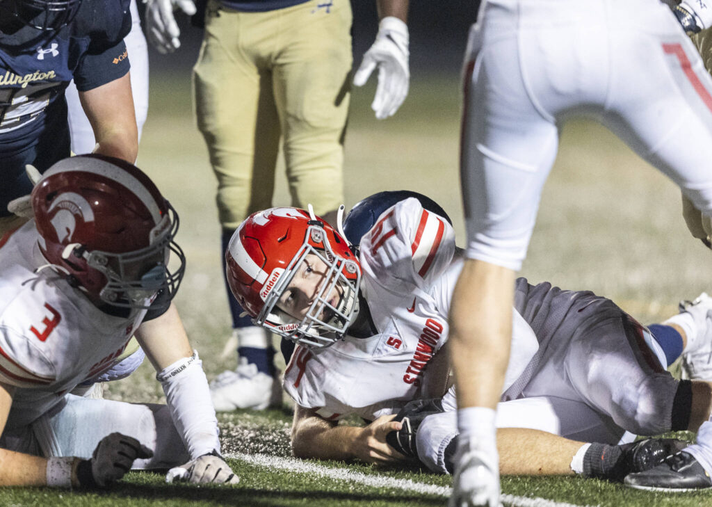 Stanwood’s Michael Eagle look up after recovering the ball on a turnover by Arlington in the final seconds of the game on Oct. 10, 2025 in Arlington, Washington. (Olivia Vanni / The Herald)
