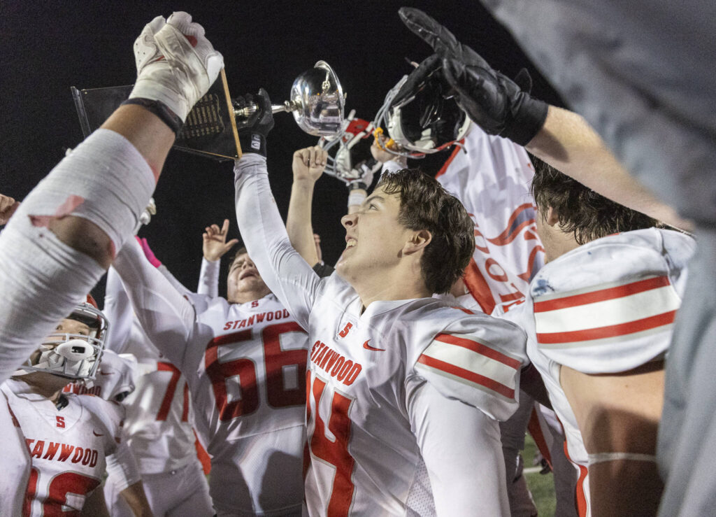 Stanwood’s Michael Eagle holds up the Stilly Cup after beating Arlington on Oct. 10, 2025 in Arlington, Washington. (Olivia Vanni / The Herald)
