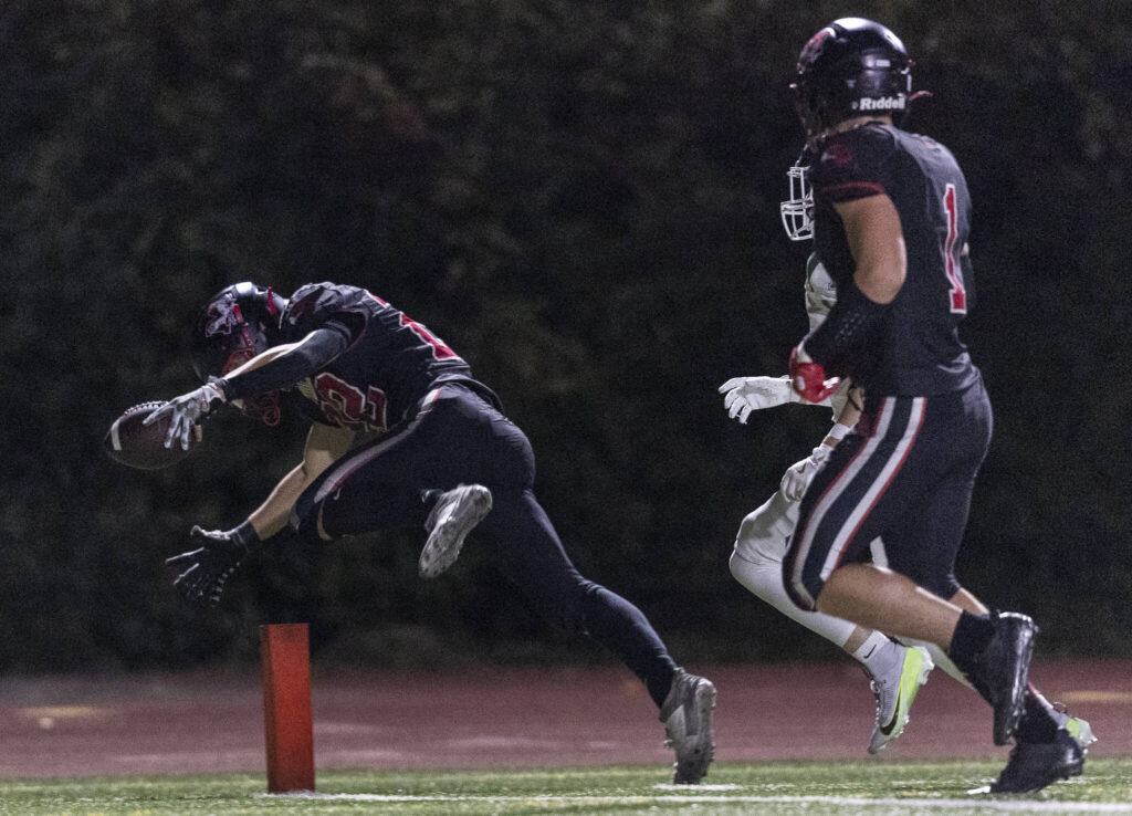 Mountlake Terrace’s Owen Boswell dives into the end zone for a touchdown during the game against Edmonds-Woodway on Oct. 23, 2025 in Edmonds, Washington. (Olivia Vanni / The Herald)
