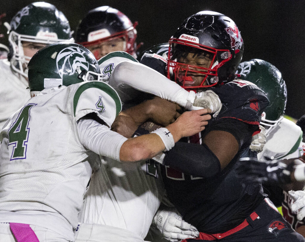 Mountlake Terrace’s Mason Wilson tries to run the ball into the end zone during the game against Edmonds-Woodway on Oct. 23, 2025 in Edmonds, Washington. (Olivia Vanni / The Herald)
