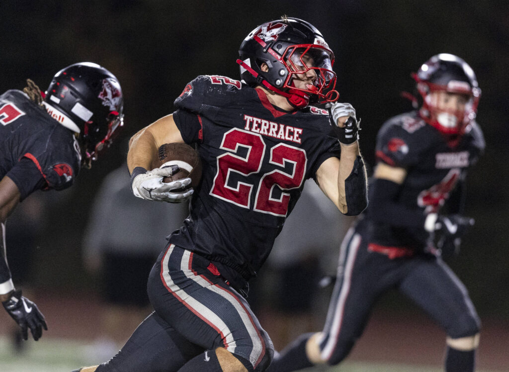 Mountlake Terrace’s Owen Boswell runs the ball up the field into the end zone for a touchdown during the game against Edmonds-Woodway on Oct. 23, 2025 in Edmonds, Washington. (Olivia Vanni / The Herald)
