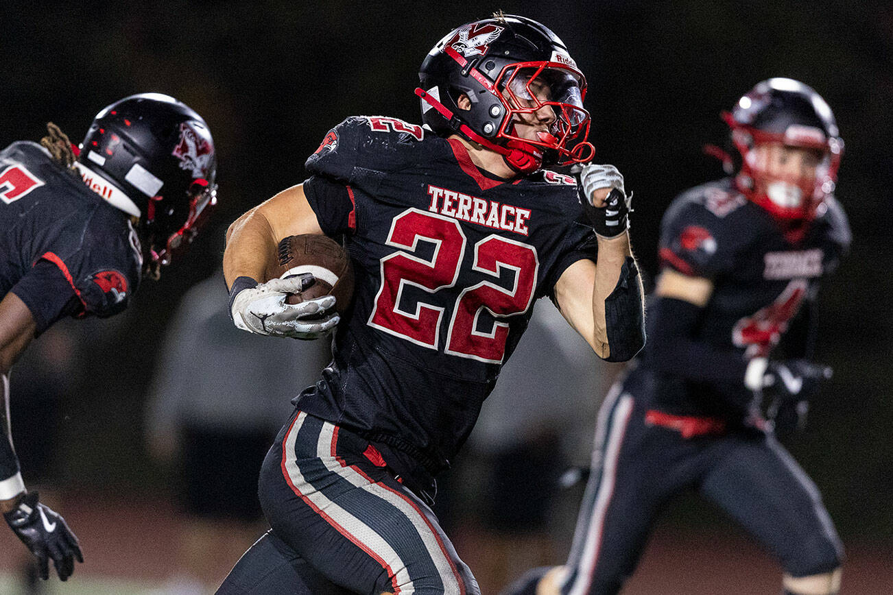 Mountlake Terrace’s Owen Boswell runs the ball up the field into the end zone for a touchdown during the game against Edmonds-Woodway on Oct. 23, 2025 in Edmonds, Washington. (Olivia Vanni / The Herald)