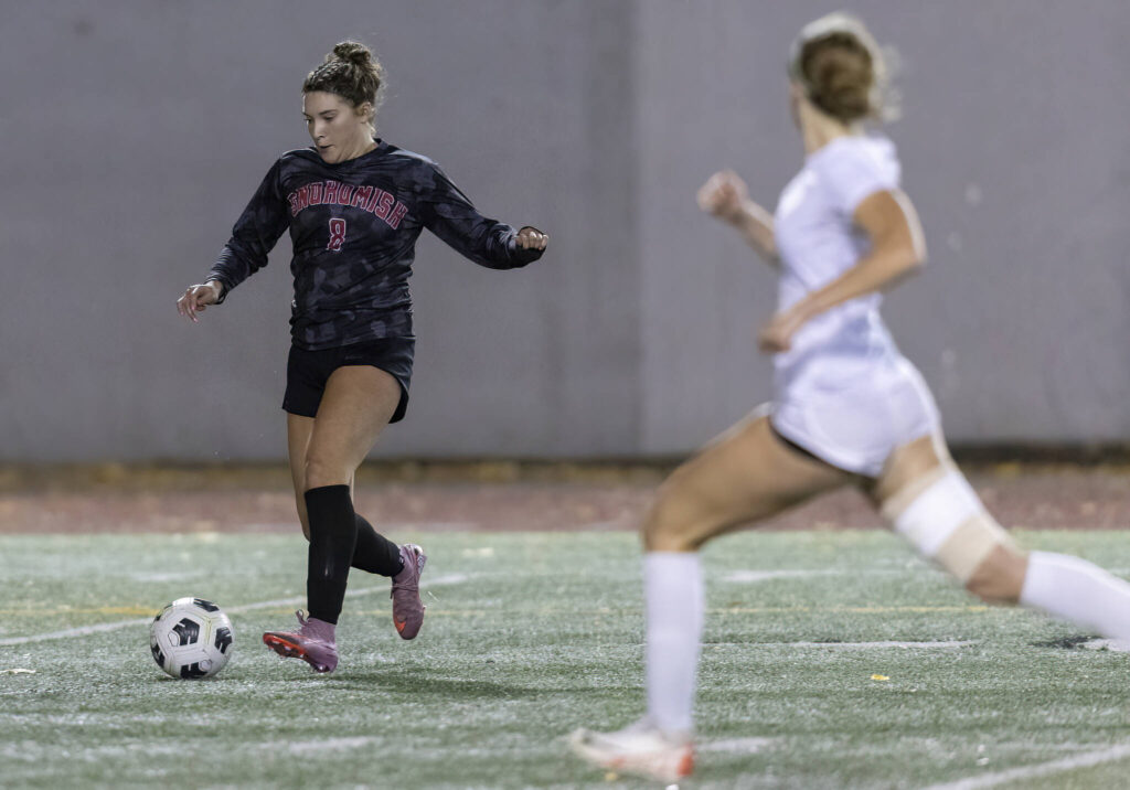 Snohomish’s Danica Avalos lines up to take a shot during the game against Stanwood on Oct. 27, 2025 in Snohomish, Washington. (Olivia Vanni / The Herald)