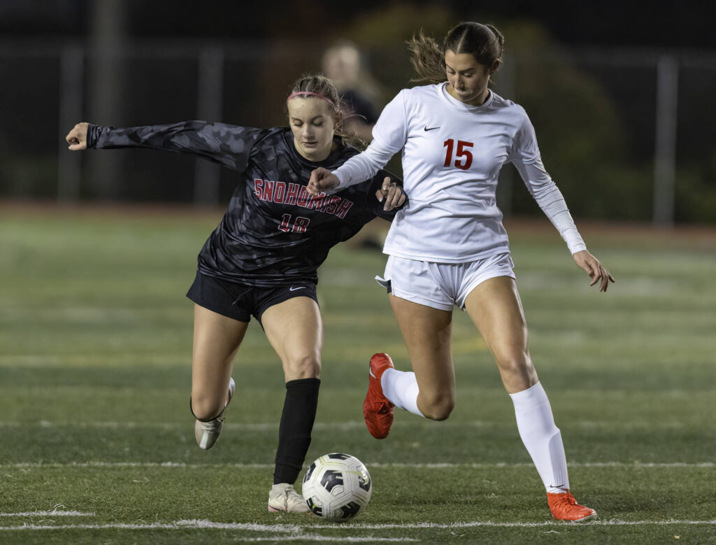 Snohomish’s Nevaeh Howerton and Stanwood’s Kelina Van Horn runs after the ball during the game on Oct. 27, 2025 in Snohomish, Washington. (Olivia Vanni / The Herald)