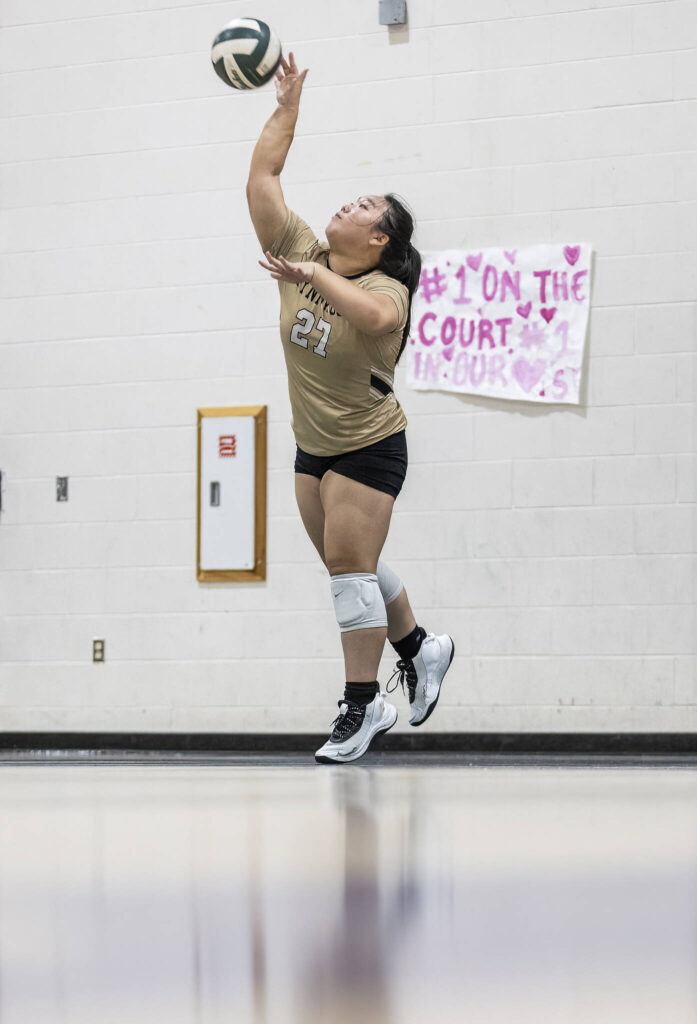 Lynnwood’s Kristi Yun serves the ball during the game against Edmonds-Woodway on Oct. 29, 2025 in Edmonds, Washington. (Olivia Vanni / The Herald)
