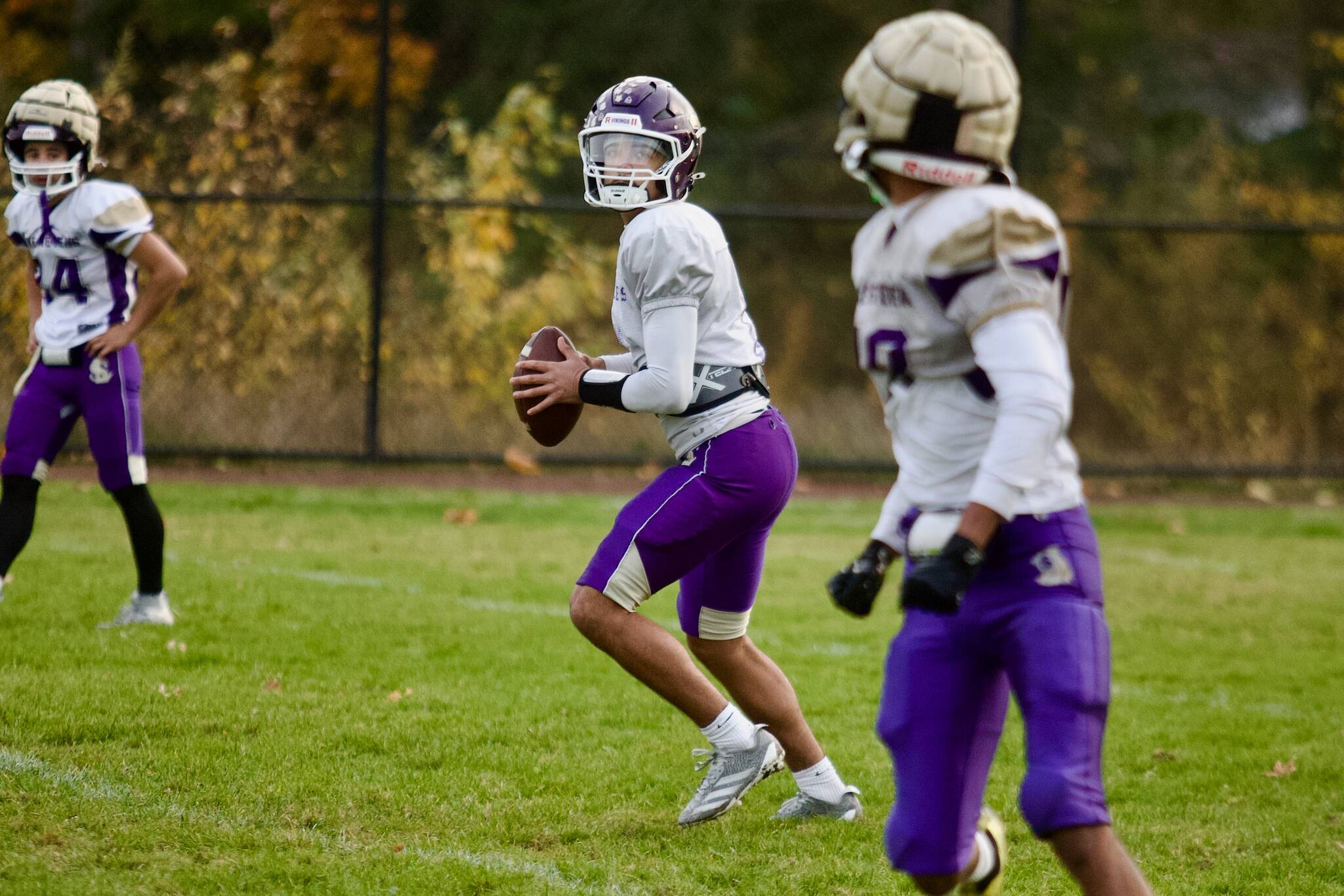 Lake Stevens junior Blake Moser locks in on an open receiver during a Vikings practice at Lake Stevens High School on Oct. 29, 2025. (Joe Pohoryles / The Herald)