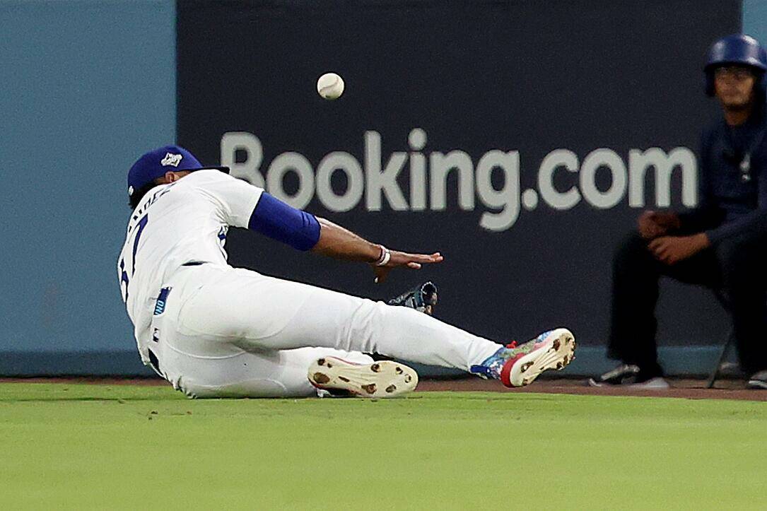 Los Angeles Dodgers right fielder Teoscar Hernandez (37) misses a fly ball in the third inning during game five of the World Series between the Los Angeles Dodgers and the Toronto Blue Jays at Dodger Stadium on Wednesday, October 29, 2025 in Los Angeles. (Eric Thayer / Los Angeles Times / Tribune News Services)